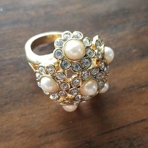 Gold Rhinestone & Pearl Ring!